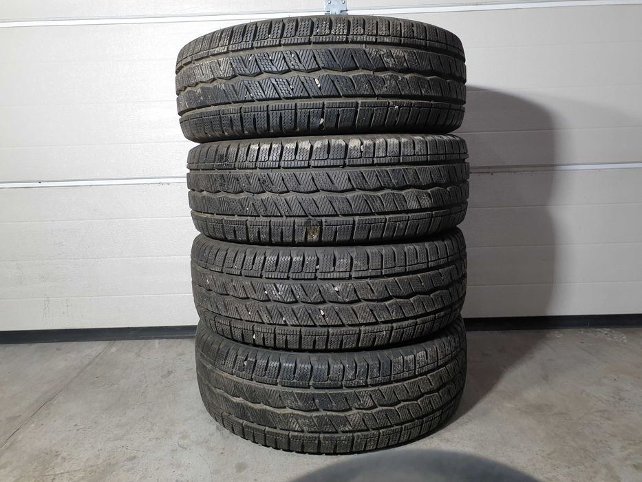 4szt. 235/65/16C 115/113R Hankook Winter I*Cept LV 9mm 2023r [ 12358 ]