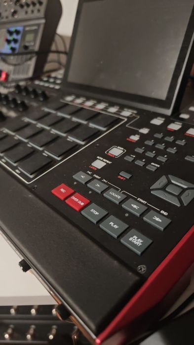 Akai MPC X como nova.