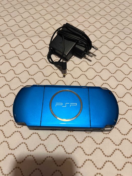 PSP 3000 Azul desbloqueada + Adaptador cartão c/ 32gb + Carregador original