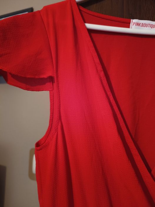 Sukienka czerwona z falbanka