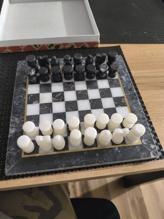 Szachy marmurowe rękodzieło