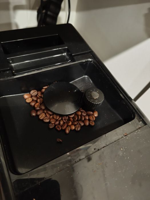 Avariada - Máquina Café Automática compacta Latte Beko Ceg 5331x