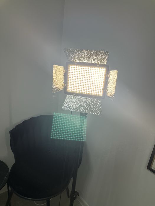 Відеосвітло Yongnuo YN-300 III аккумулятор со штативом