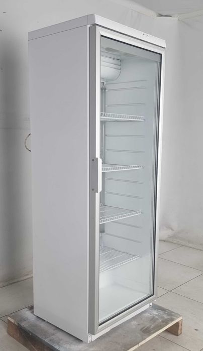 Холодильна шафа-вітрина 