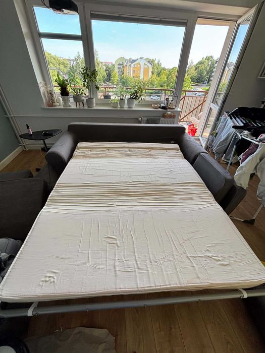 Kanapa rozkładana z funkcją spania EKTORP Ikea oraz podnóżek na pościel
