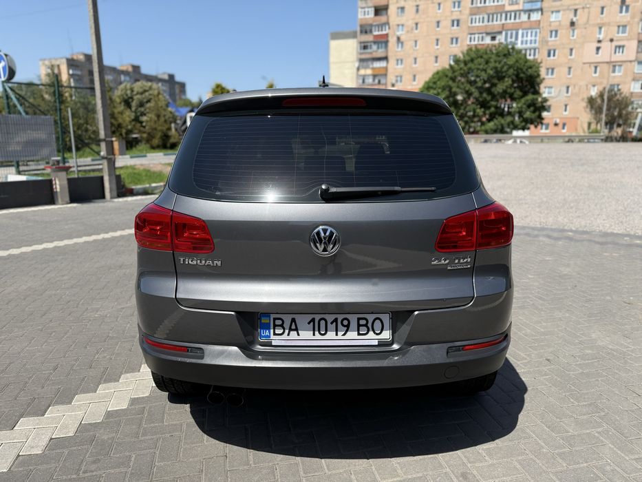 VW Tiguan рестовий (не фарбований)