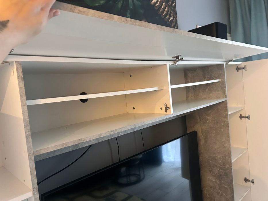 Meblościanka, window