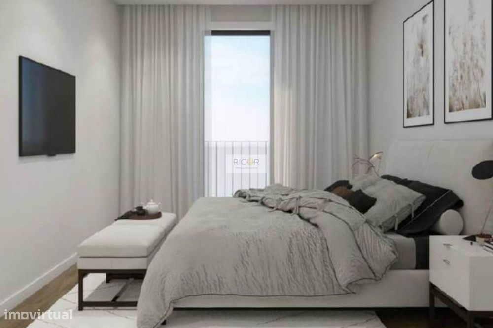 Apartamento T3 com 3 suites e varanda na zona da Pícua.