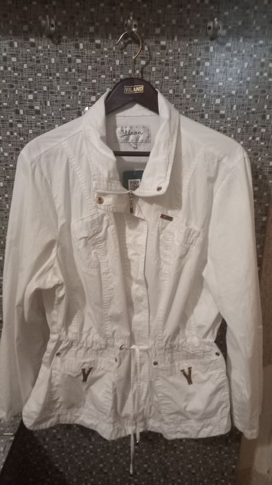 Женская ветровка.