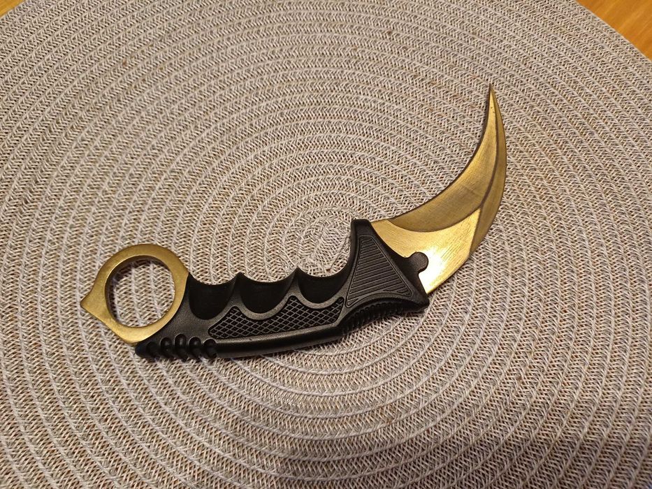 Nóż karambit CS GO złoty
