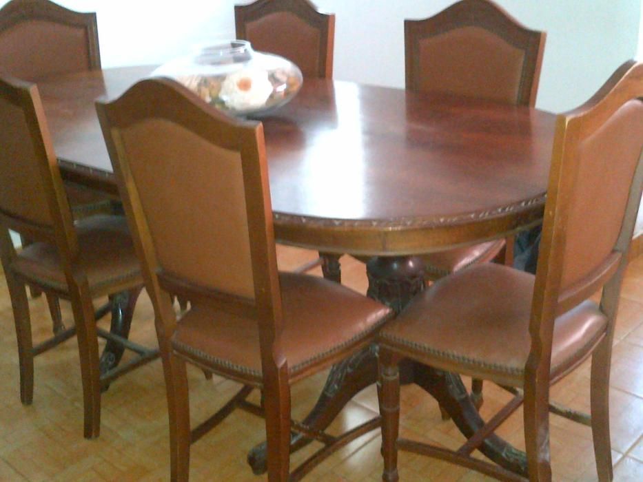 Mesa de Jantar Clássica em Madeira  + 6 Cadeiras
