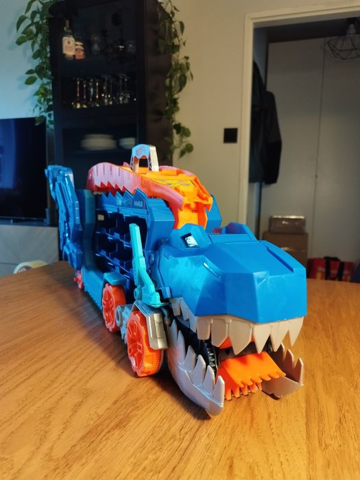 Hot Wheels Transporter T-Rex z dźwiękiem