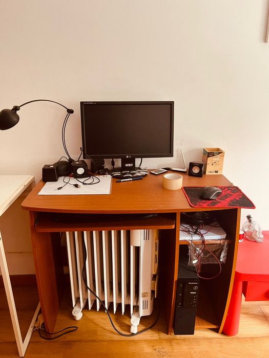 Vendo quarto criança com vários produtos