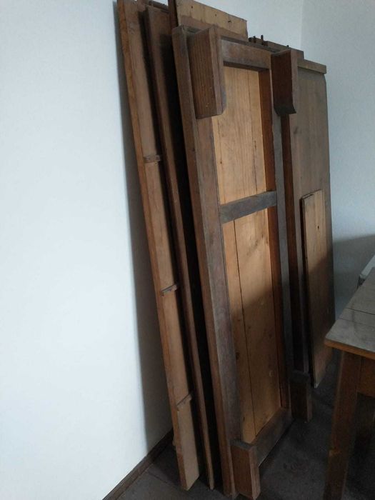 Zestaw mebli antycznych