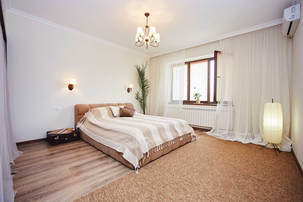 Продам добротный дом в Совиньоне! Красивый участок. Бассейн.