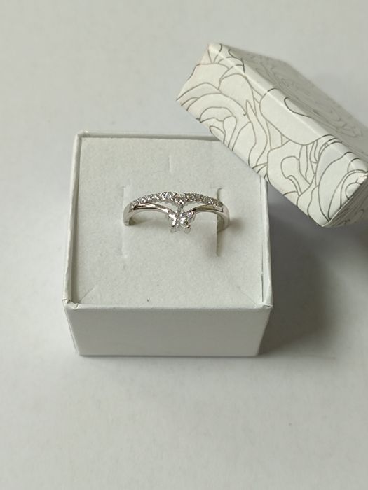 Srebrny pierścionek z cyrkoniami, srebro 925, rozmiar 19
