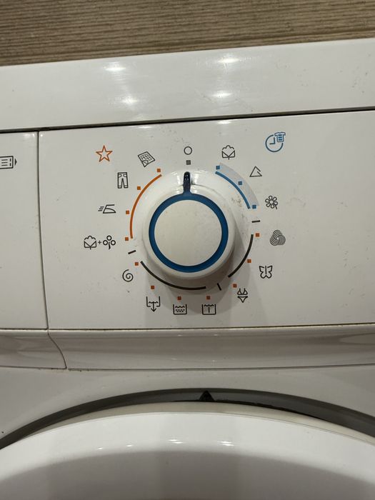 Продаю пральну машину Electrolux. 5 км від Києва. Лише самовивіз.