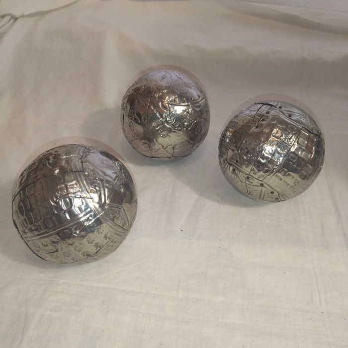 Вінтажні дерев'яні шари, оббиті чеканкою (для інтер'єру)