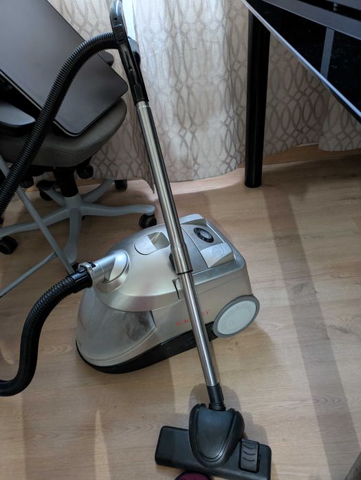 Aspirador em boas condiçoēs