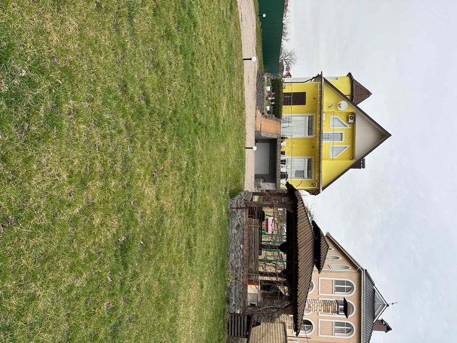 Оренда будинку з басейном в Погребах.