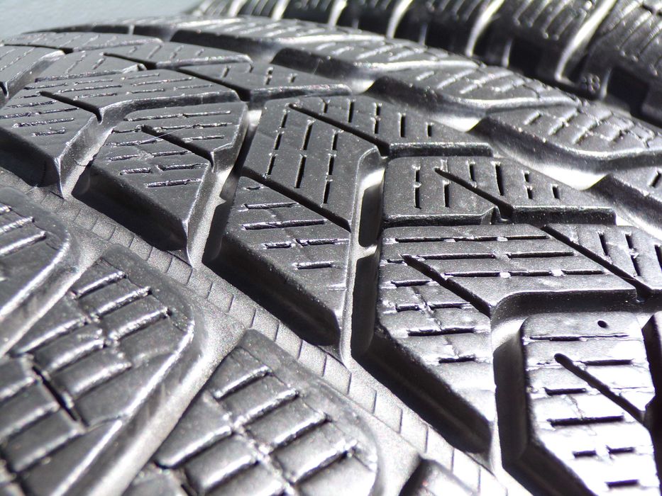 4x Opony zimowe 215/65r17 Pirelli Winter Scorpion 6/7mm 99H SealInside