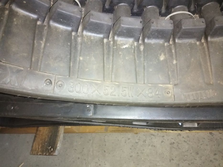 Гусениця 300х52,5х84W JCB 8030 8035  332/H9876   232/35100   401/F4012