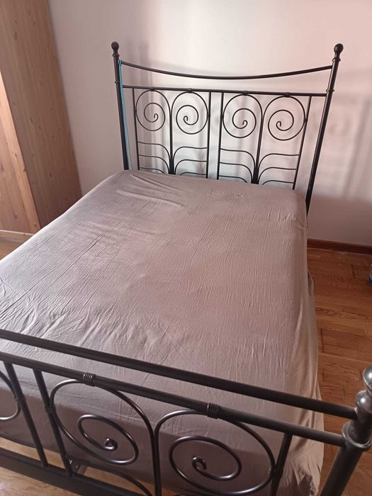 Cama de Ferro Preta IKEA (COM ESTRADO)