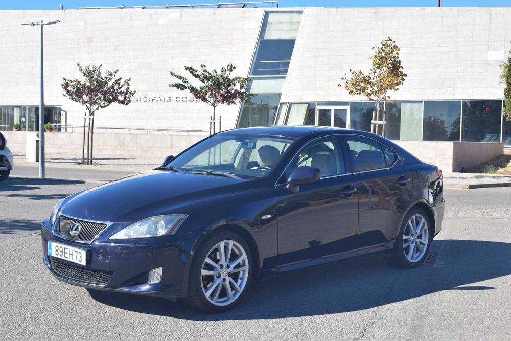 Lexus IS 220