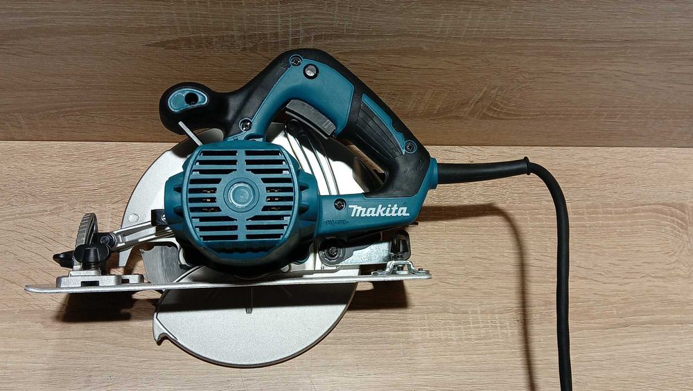 Pilarka Tarczowa Makita HS7611