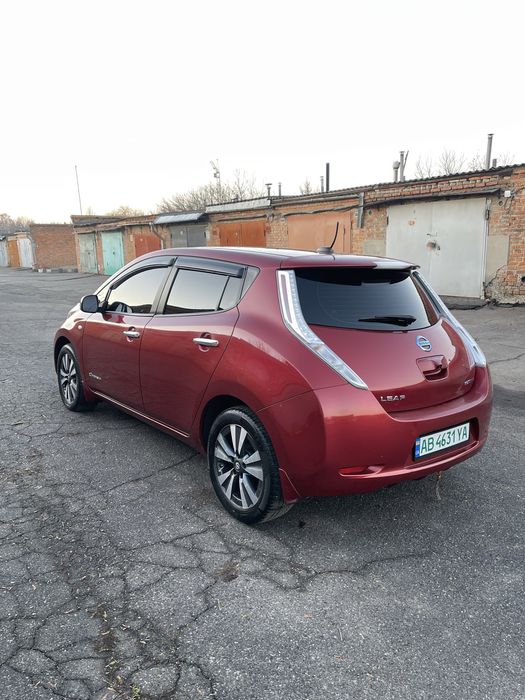 Автомобіль Nissan Leaf 2014 року