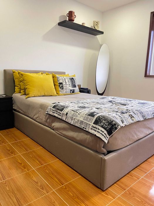 Cama Estofada 200x110cm [c/ Estrado e Colchão]