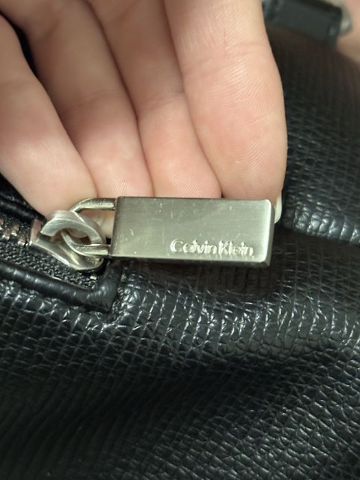 Сумка-слінг Calvin Klein