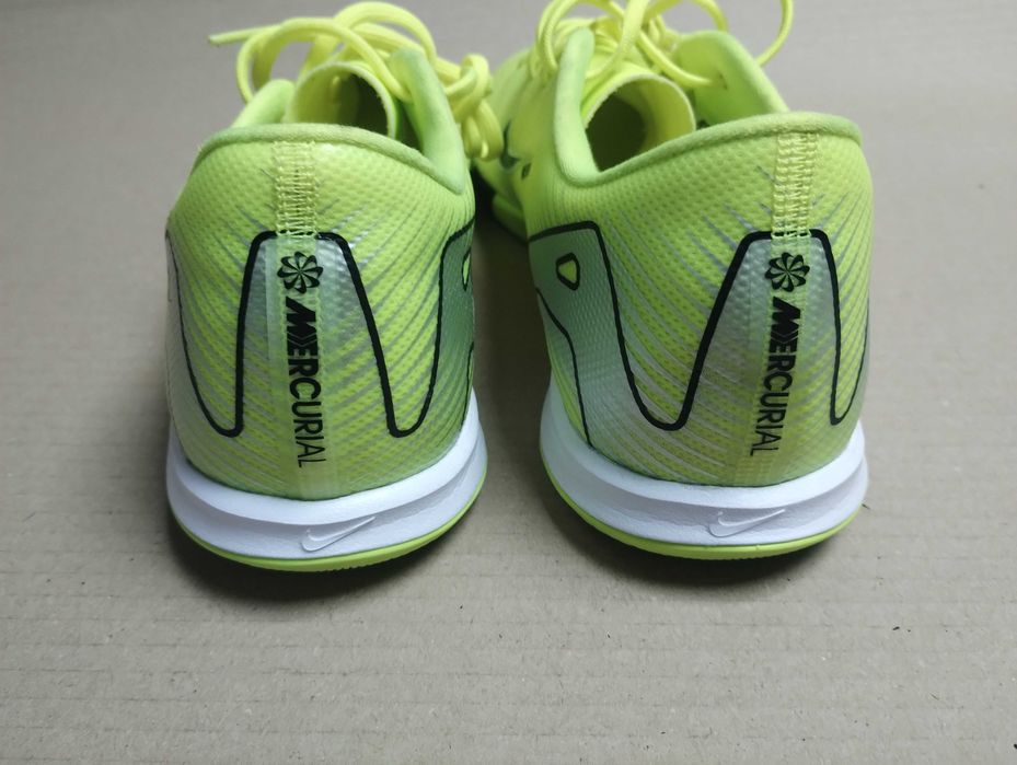 buty piłkarskie halówki nike 41/ 42,5