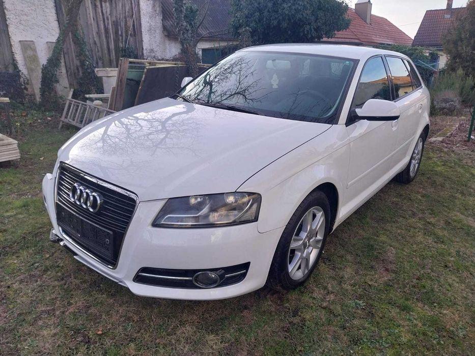 Audi A3 8P Sportback 1.6tdi uszkodzony