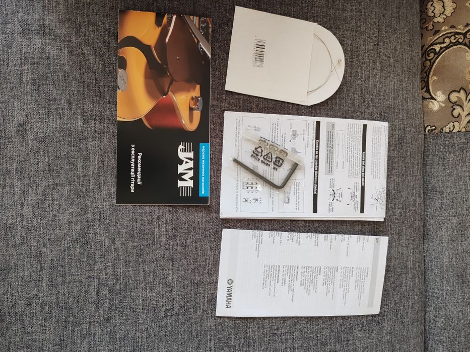 Продам гітару Yamaha F310