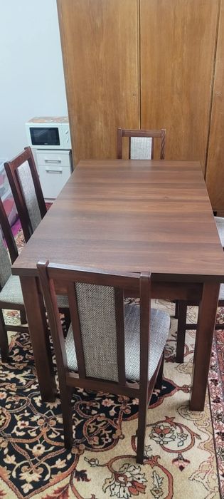 Sprzedam stół plus krzesła 140-180/80