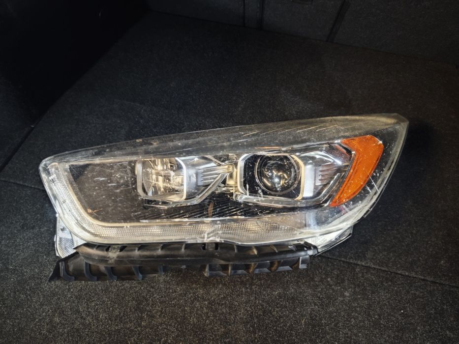 Lampa L. Ford Kuga MK4 Lift