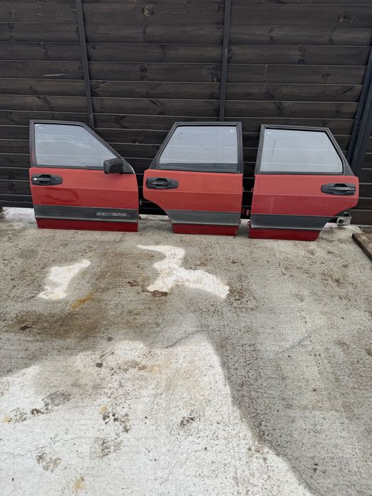 Двері на ВАЗ 2109 червоний колір