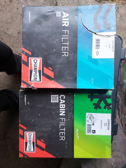 Воздушний фільтр для Ауді А4 Champion