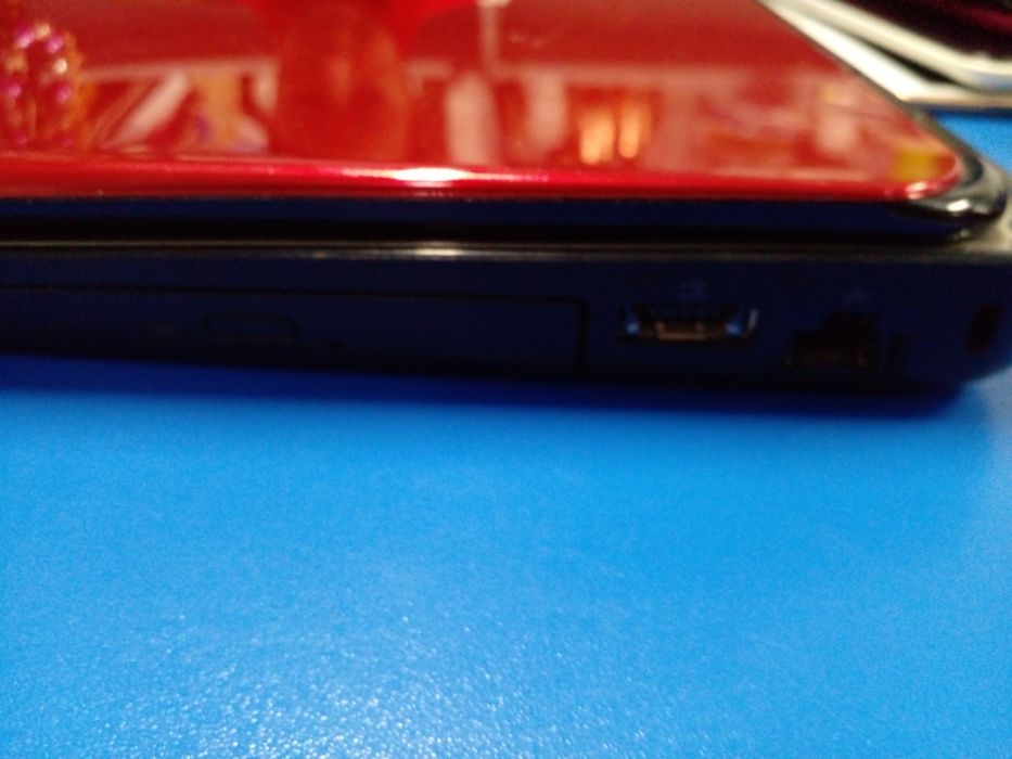 Современный игровой ноутбук красный Dell Inspiron N5010