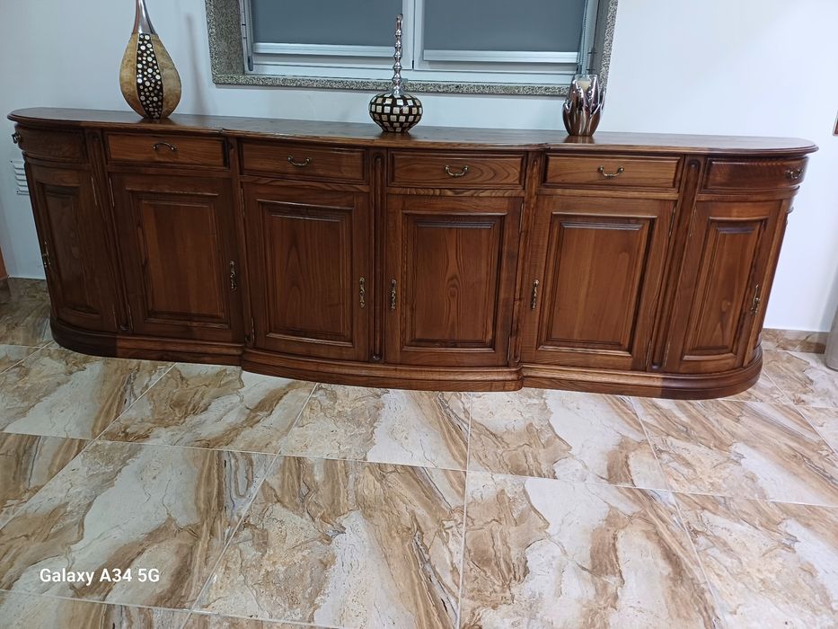 Mesa de jantar 8 px e móvel expositor de louca