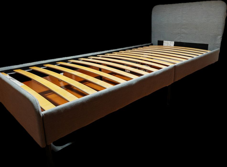 Vendo cama 90*200 com estrado