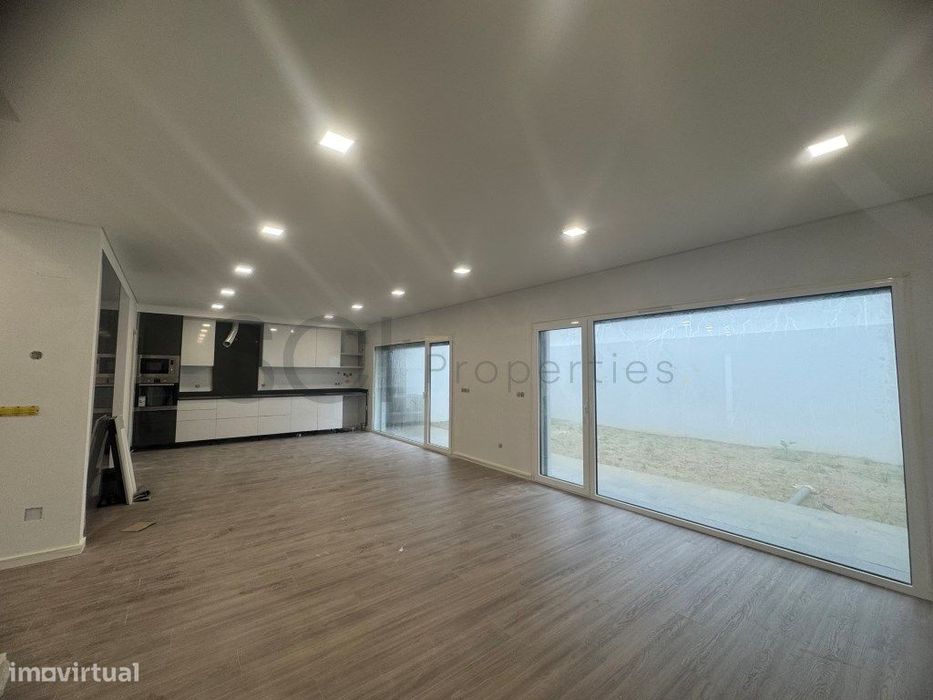 Moradia T3 Banda | CAVE | Pinhal Vidal - Corroios