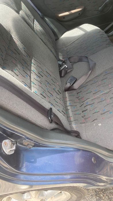 Carro Hyundai accent 5 portas