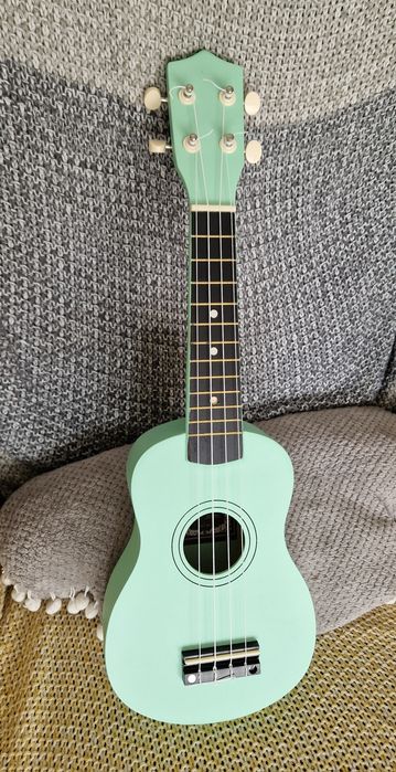 Ukulele zielone ładne z pokrowcem