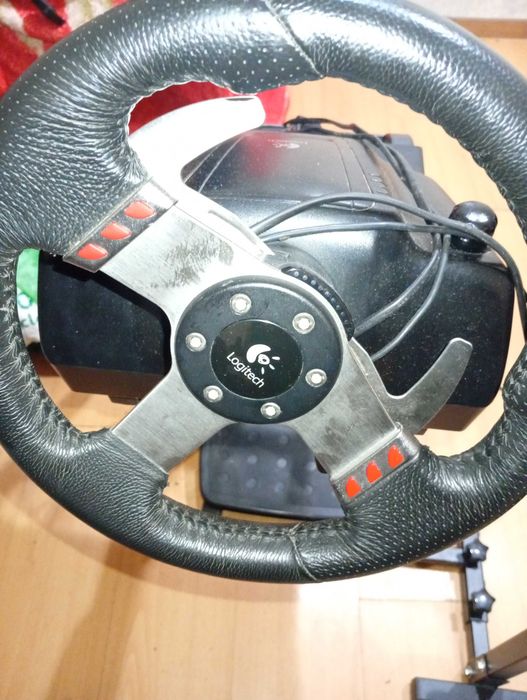 Volante Logitech G27 com Suporte