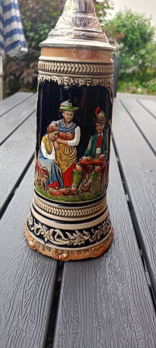 Piękny niemiecki  ceramiczny kufel z pozytywką