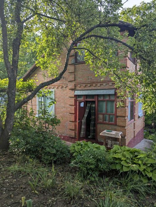 2-х поверхова дача із земельною ділянкою біля річки в с.Петрівка