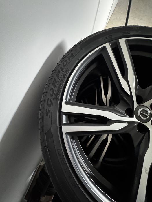 sprzedan 4 felgi z oponami 275/35R22
