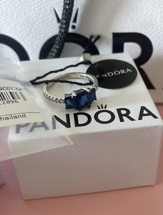 Каблучка Pandora Три сині прямокутники / Посріблена каблучка Пандора з синіми каменями та цирконієм / Каблучка Pandora «Three Blue Stones» посріблення